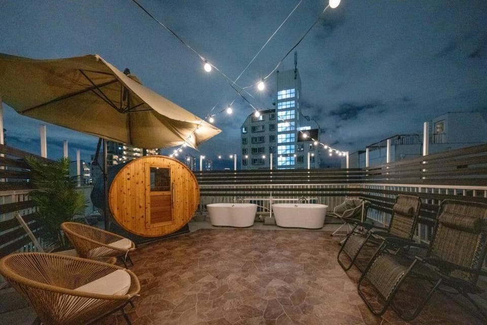 Nico 西九条駅徒歩3分 無料Netflix サウナ ハンモック プロジェクター 寝室5つ トイレお風呂3台 Villa in Osaka