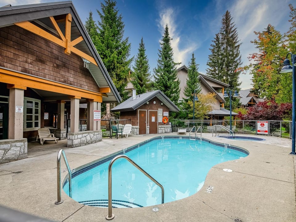 Whistler Village, Private Hot Tub, Free Parking Apartment in Whistler
