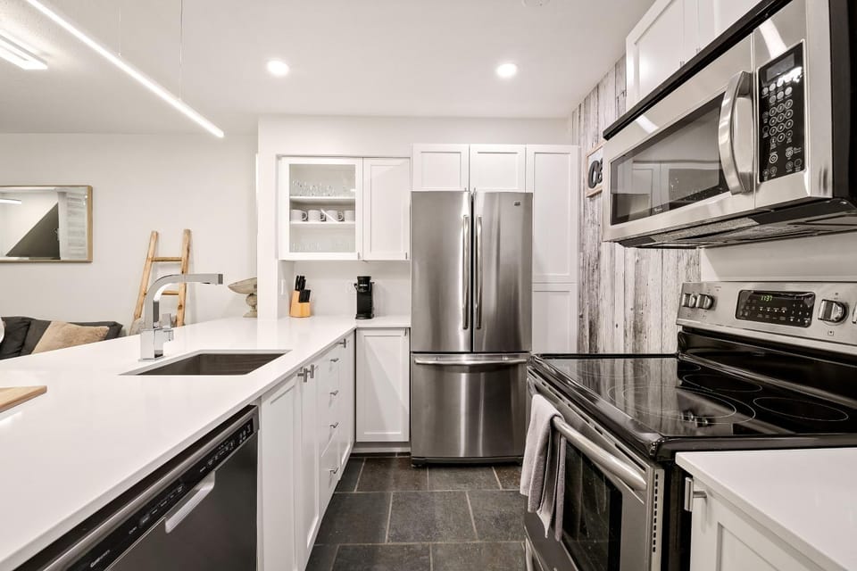 Whistler Village, Private Hot Tub, Free Parking Apartment in Whistler