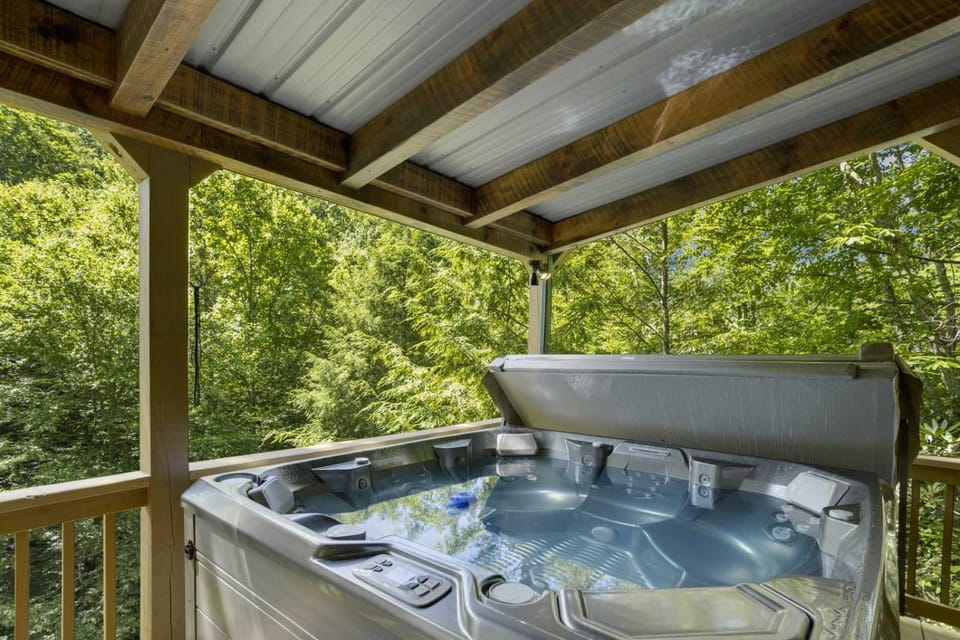 Hideaway Cabin at Buckeye Creek Cabin in Beech Mountain