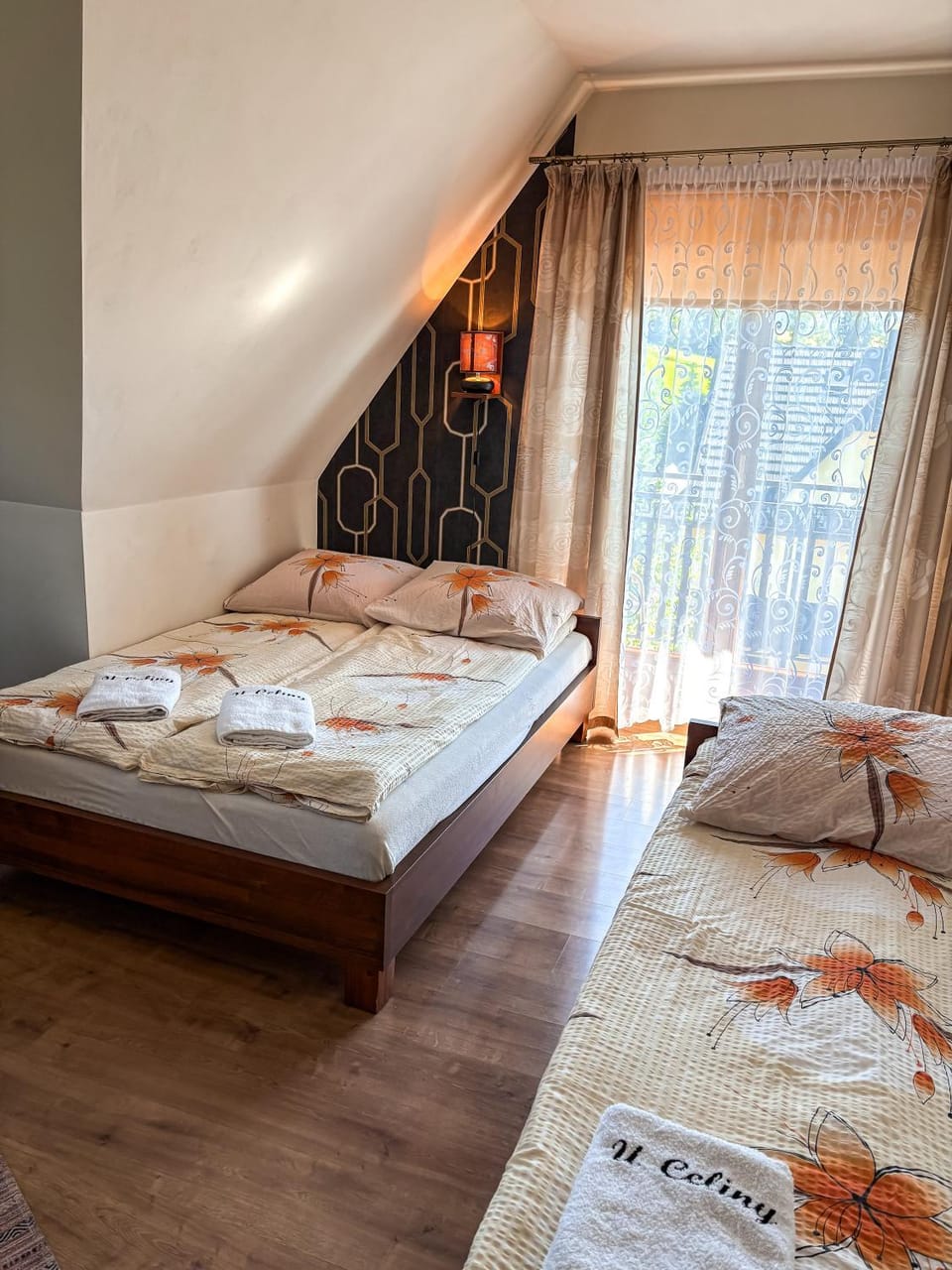 Bed, Photo of the whole room