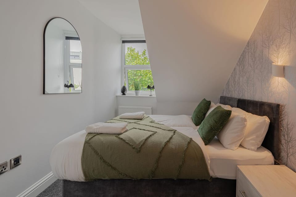 3 Bedroom Apartment By Primal Estates Short Lets in Brighton Apartment in Hove