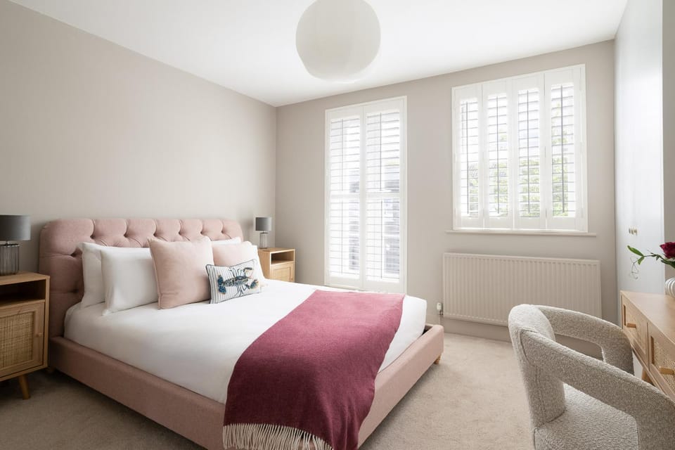 Bed, Photo of the whole room, Bedroom, internet, towels