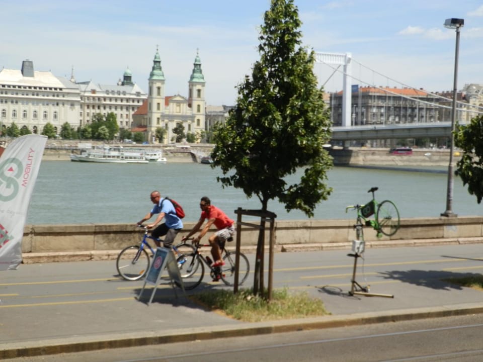 People, Neighbourhood, Landmark view, River view