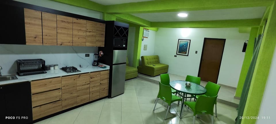 TV and multimedia, Kitchen or kitchenette, Living room, Seating area, Dining area, oven
