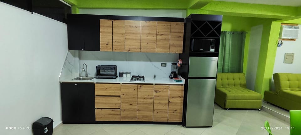 TV and multimedia, Kitchen or kitchenette, Living room, Seating area, oven