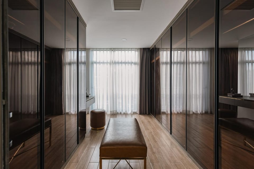 Photo of the whole room, wardrobe