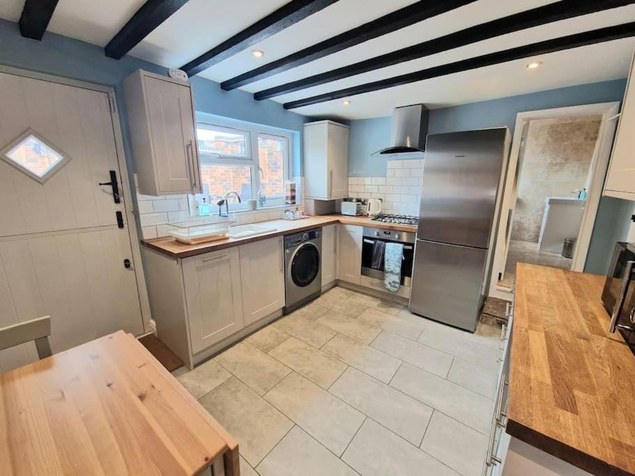 Kitchen or kitchenette, Dining area, dishwasher, oven, pet friendly, stove, toaster, washing machine, dryer