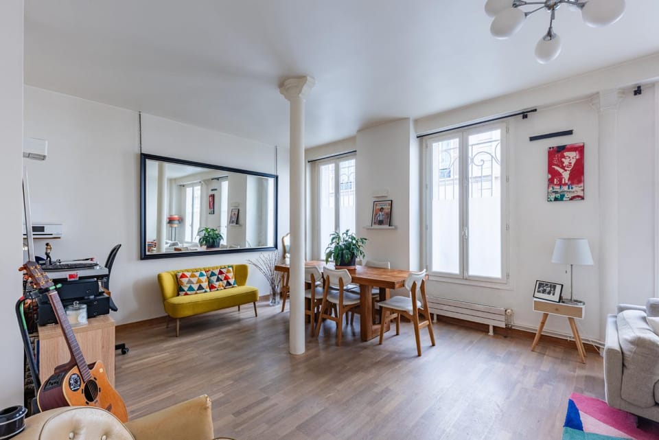 Grand appt 2 Ch proche Champs Elysees Montmartre Apartment in Paris