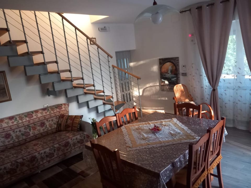 Living room, Seating area, Dining area