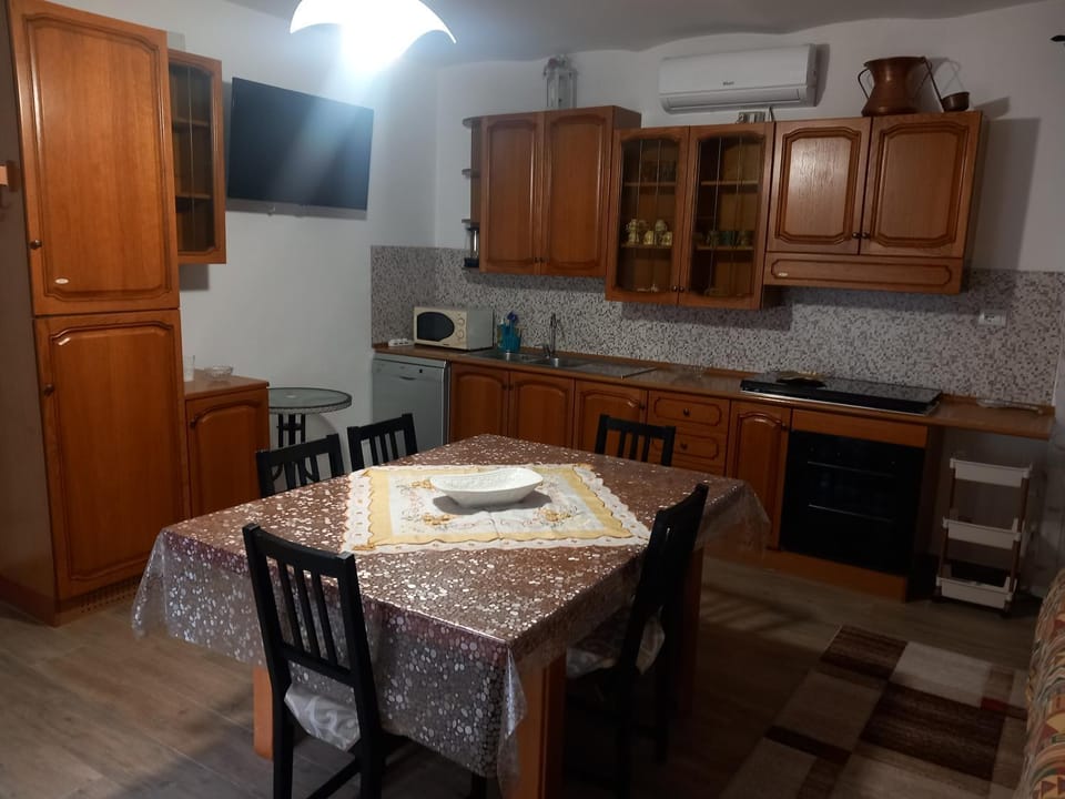 Kitchen or kitchenette, Dining area, oven, stove, kitchen
