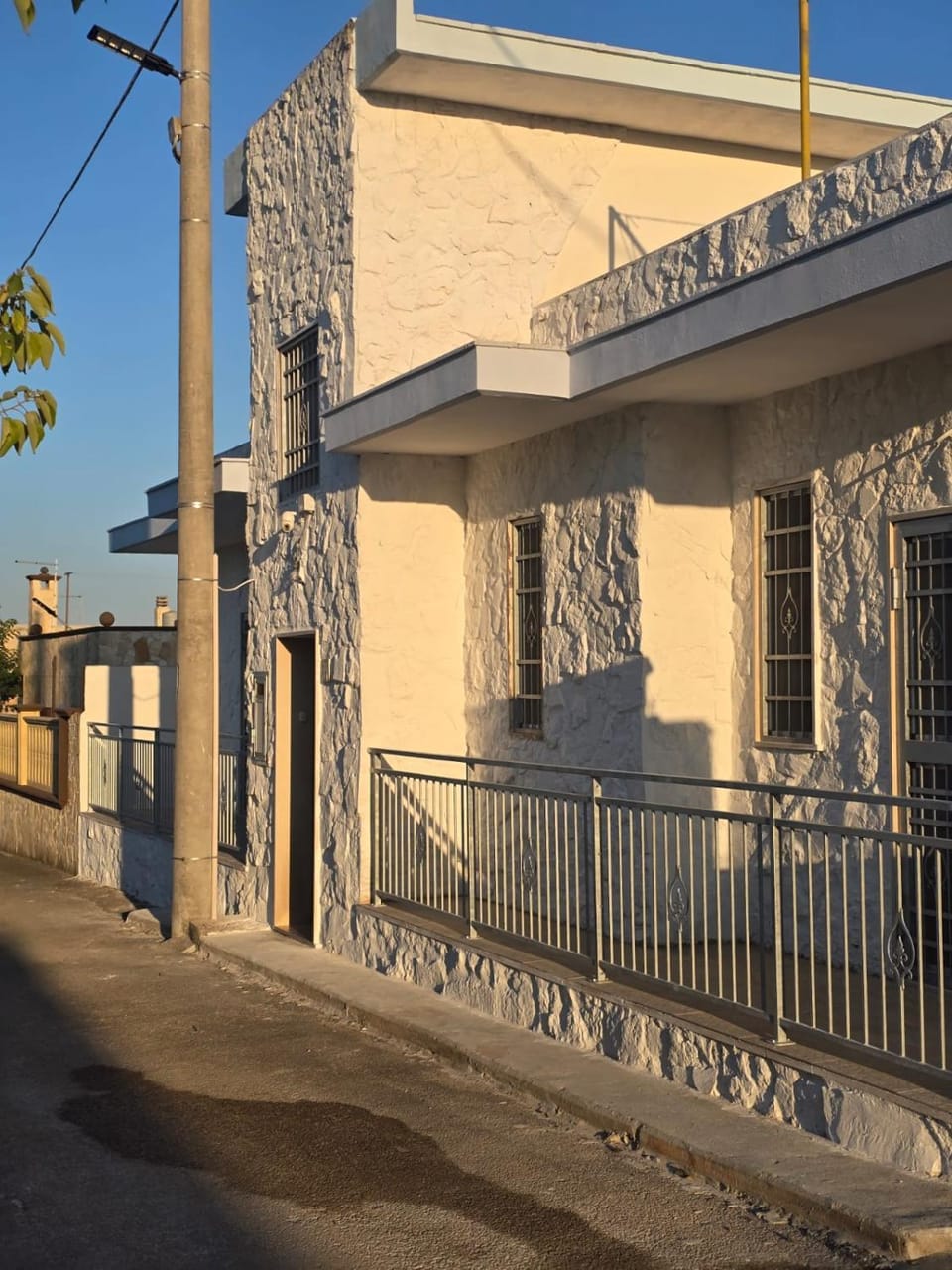 Property building, Day, Neighbourhood, Street view