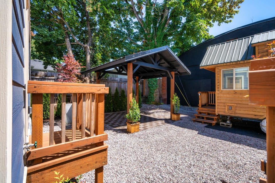 Stay Portland - Restored Farmhouse & Backyard Tiny House Village House in Portland