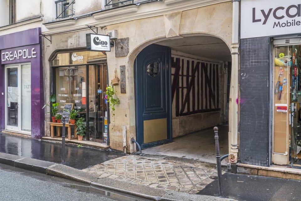 Facade/entrance, Day, Neighbourhood
