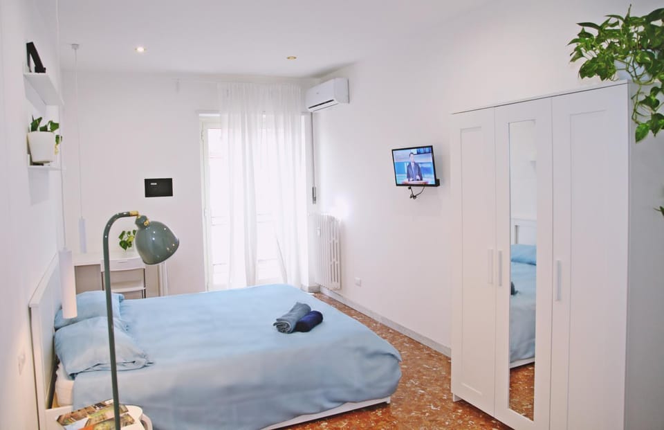 TV and multimedia, Photo of the whole room, towels, wardrobe, air conditioner