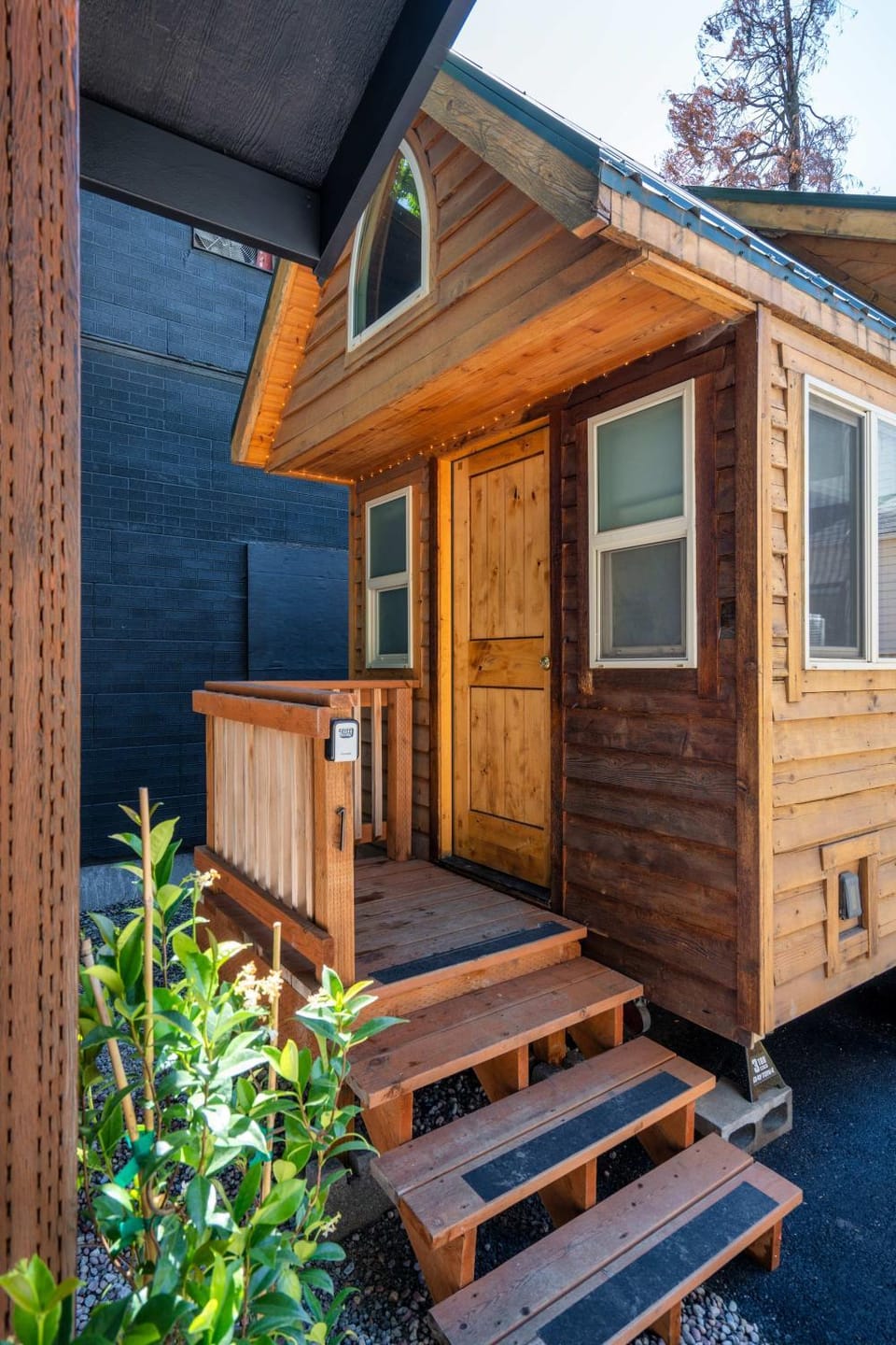 Stay Portland - Tiny Log Cabin - Walk to Local Shops & Eateries Cabin in Portland
