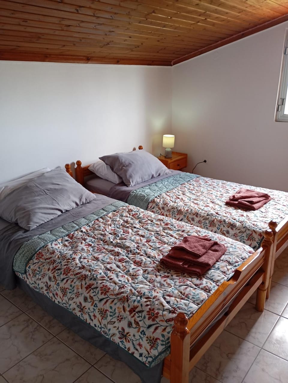 Bed, Bedroom, air conditioner