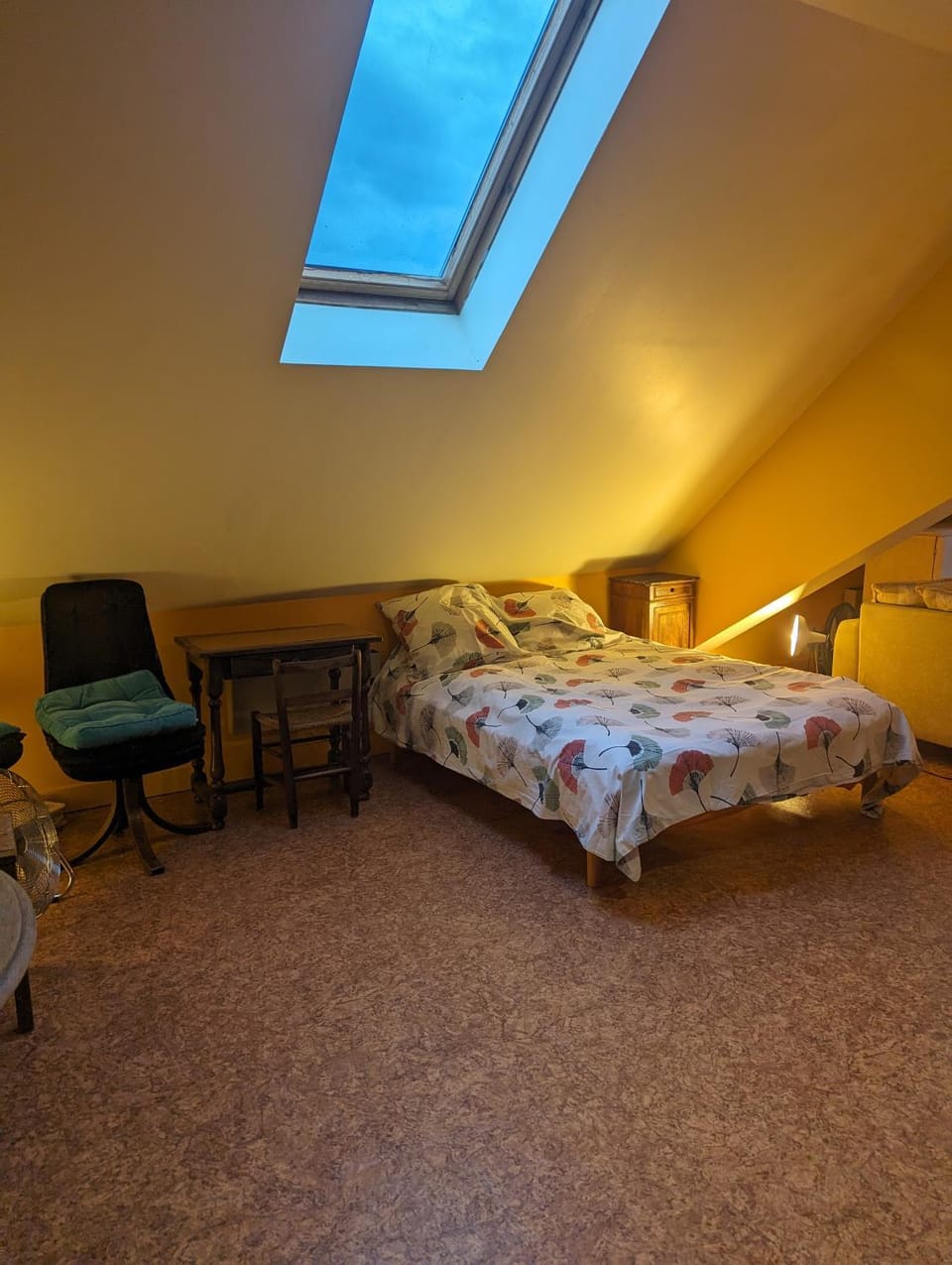 Grand studio indépendant 3eme Etage a côté de la gare Apartment in Moulins