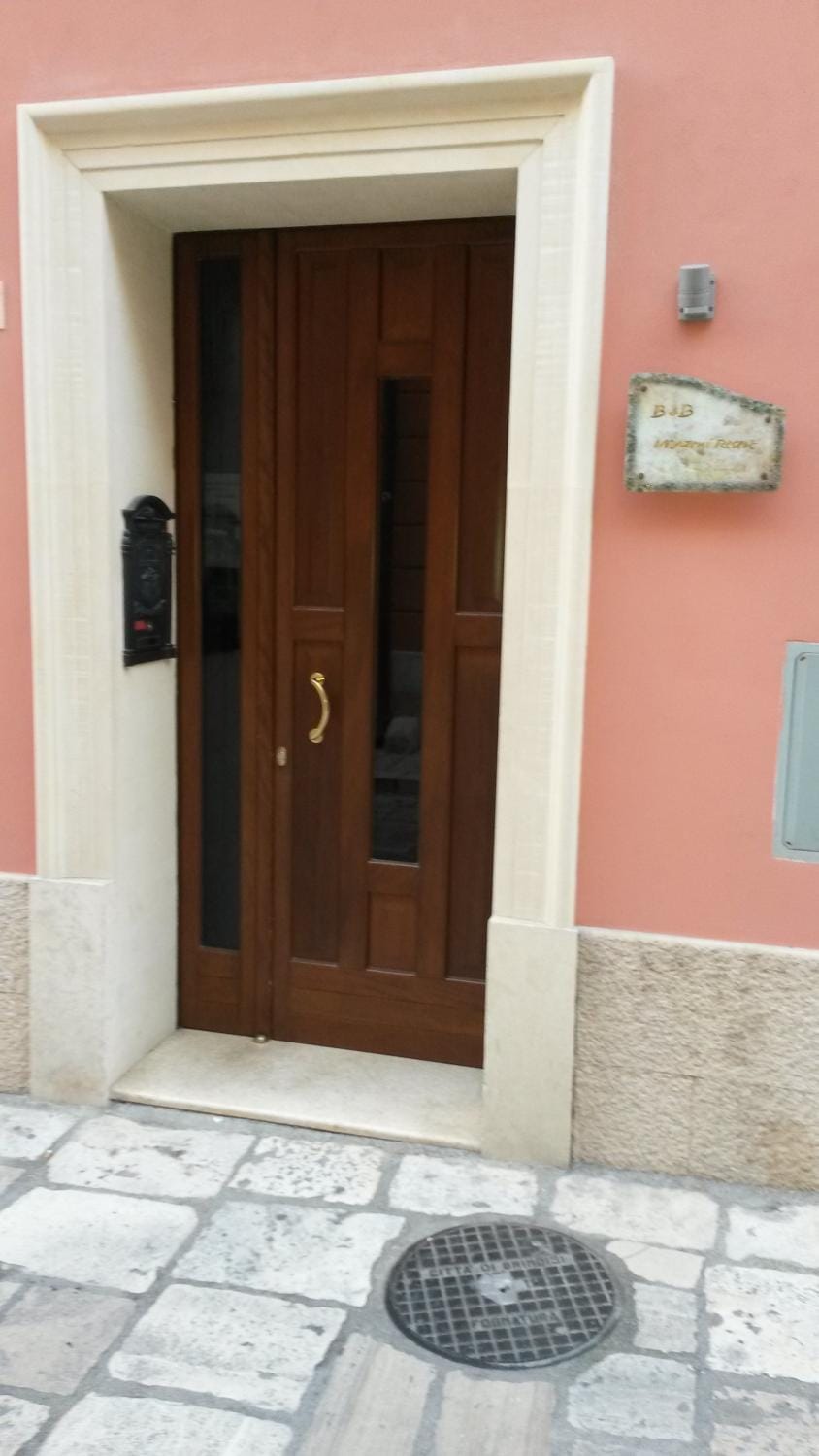 Facade/entrance