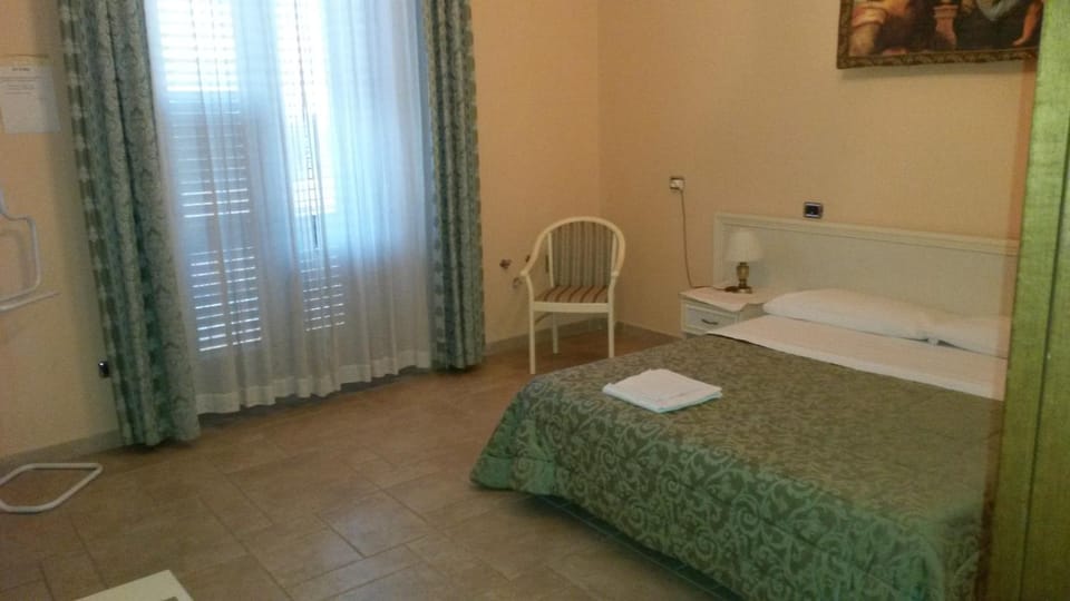 Day, Photo of the whole room