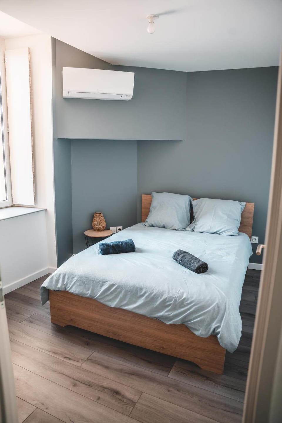 Bed, Photo of the whole room, Bedroom, air conditioner