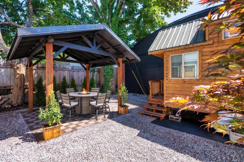 Stay Portland - Tiny Farmhouse - Walk to Local Shops & Restaurants House in Portland