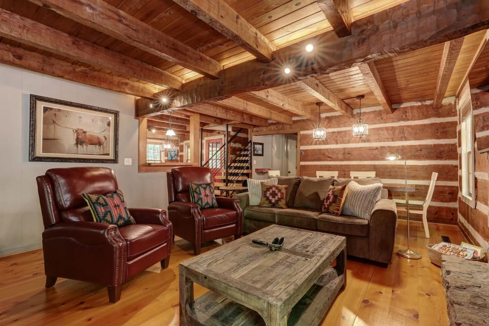 Timber Lodge - Relax in rustic luxury in Big Canoe House in Georgia
