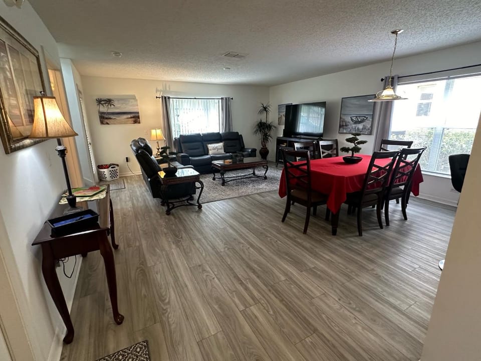 Beautiful 3-Bedroom Pool Villa in Southern Dunes House in Haines City