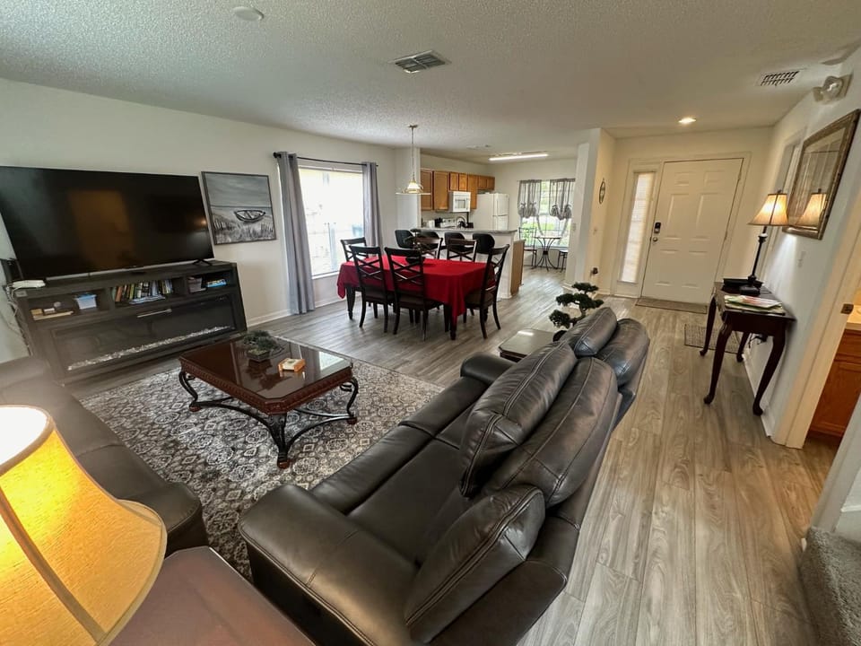 Beautiful 3-Bedroom Pool Villa in Southern Dunes House in Haines City