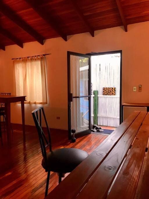 Lofty, fully equipped apartment in the heart of Montezuma Apartment in Cobano