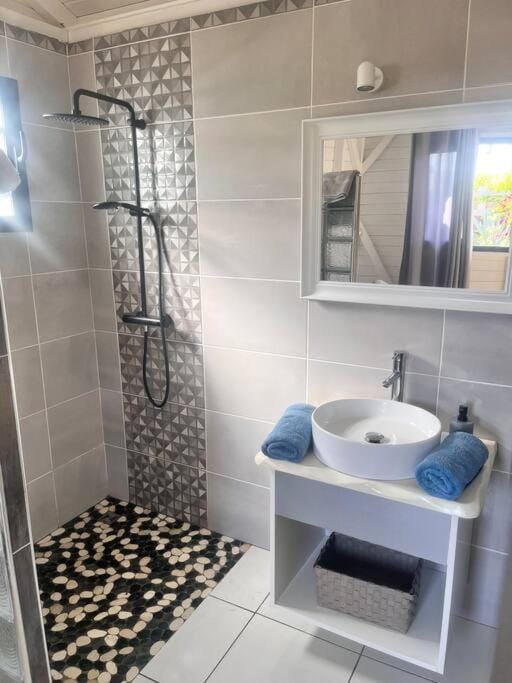 Shower, Bathroom, towels