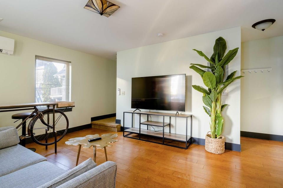 Stay Portland - Color Splash Apartment in the Heart of Portland House in Portland
