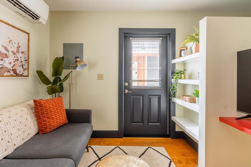 Stay Portland - Quirky Micro Apt - Foodies, Artists, Coffee Lovers House in Portland