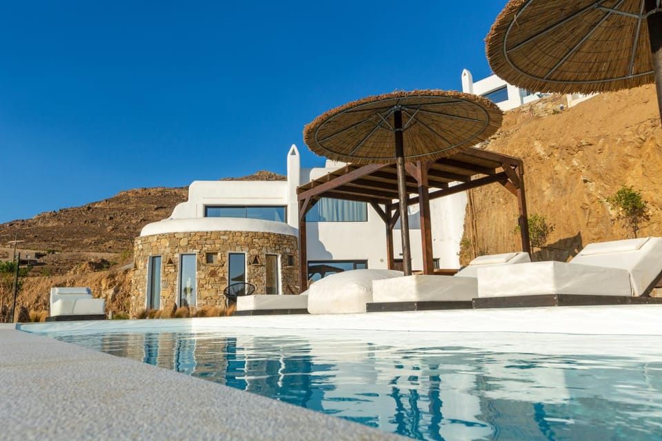 Property building, Day, Natural landscape, Mountain view, Pool view, Swimming pool, sunbed