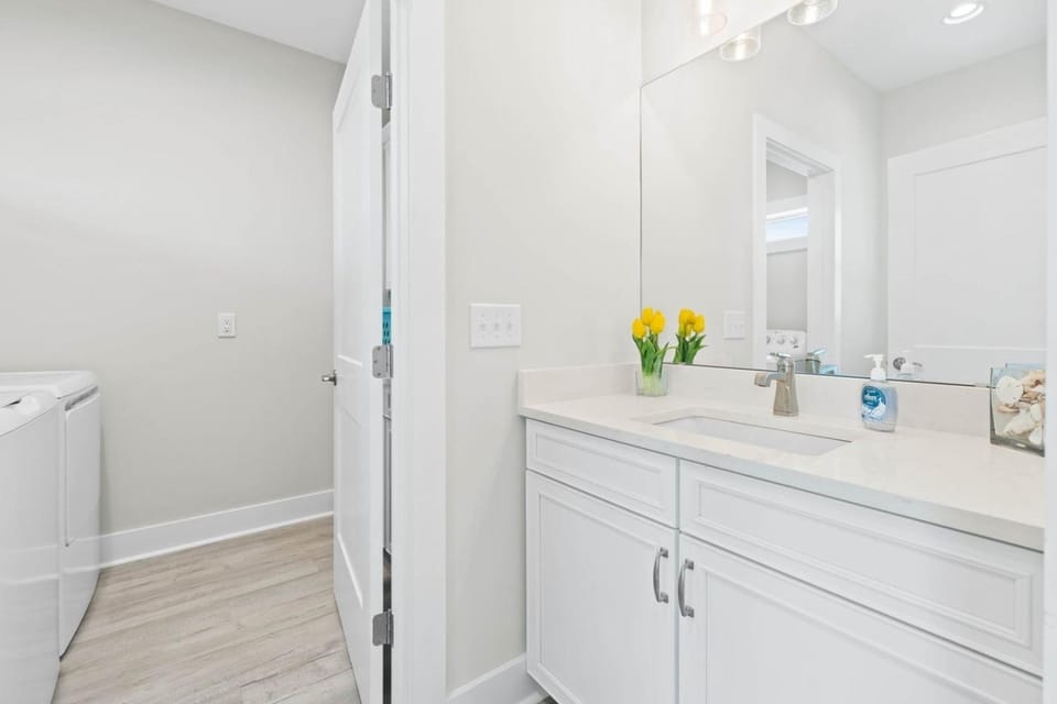 Coastal Chaos 303 Sand Piper Ln, home House in Holden Beach