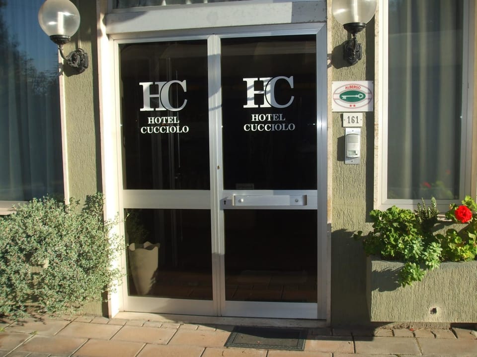 Facade/entrance