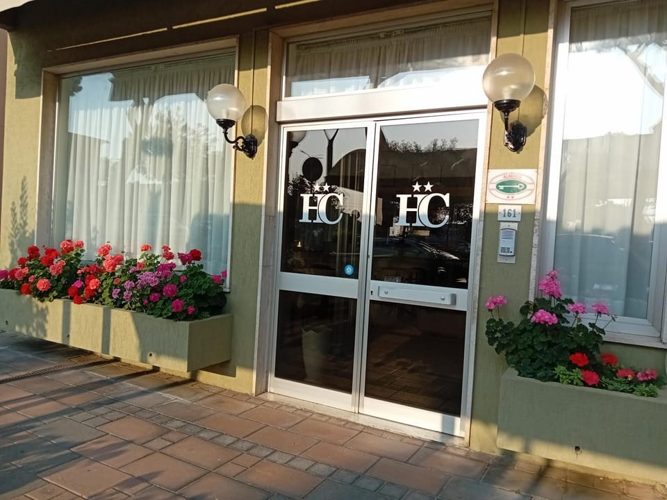 Facade/entrance