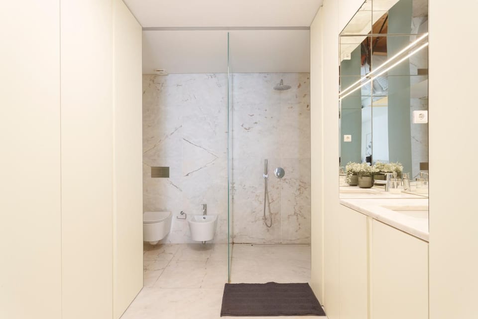 Shower, Toilet, Bathroom, towels