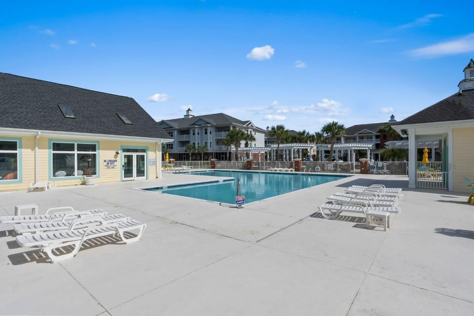 Tupelo Bay Golf Villa Serene Unit 1211 House in Garden City