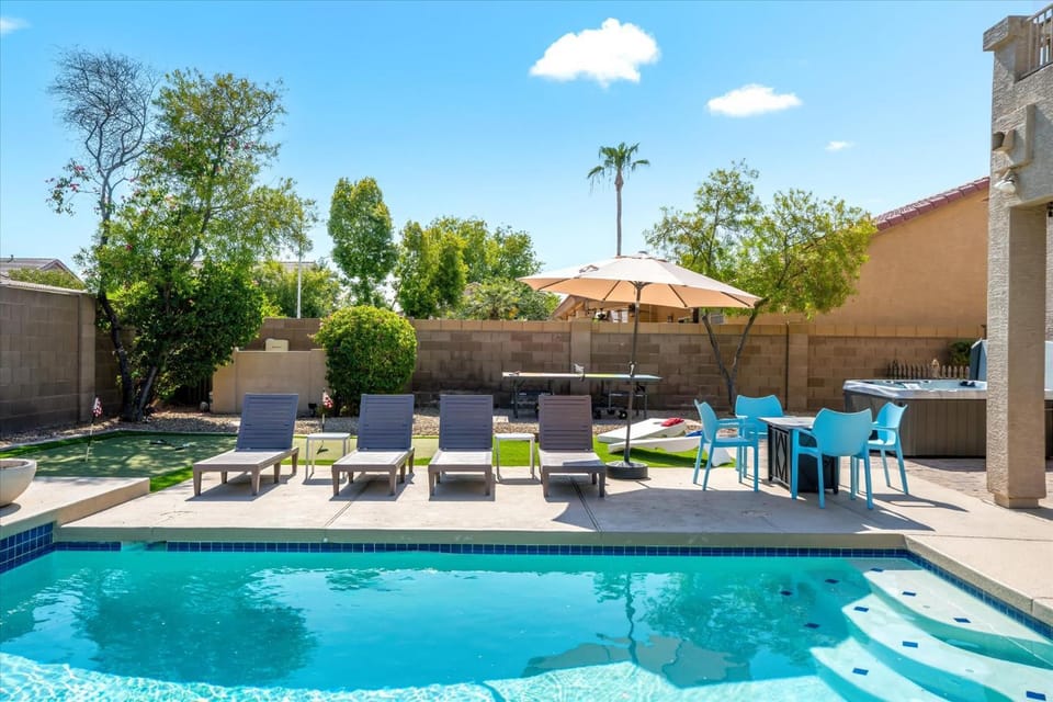 Putt Putt Hot Tub Game Room Pool Cornhole House in Gilbert