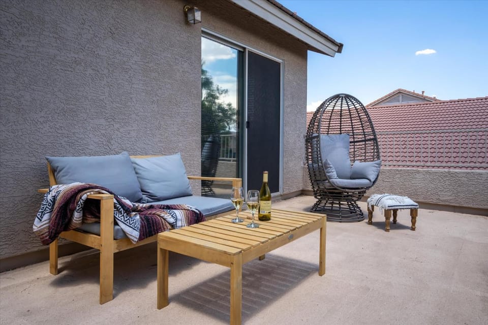 Putt Putt Hot Tub Game Room Pool Cornhole House in Gilbert