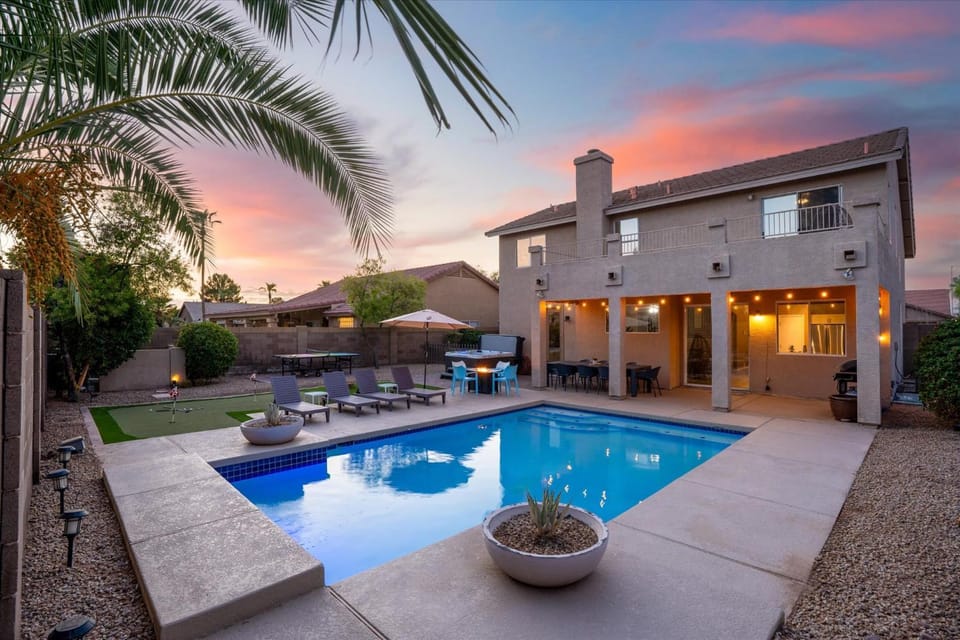 Putt Putt Hot Tub Game Room Pool Cornhole House in Gilbert