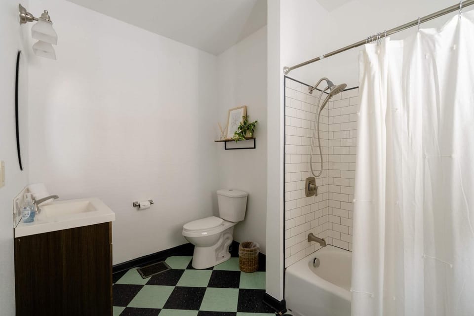 Stay Portland - Spacious Restored Craftsmen - Craft Beer & Coffee House in Portland