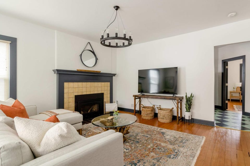 Stay Portland - Spacious Restored Craftsmen - Craft Beer & Coffee House in Portland