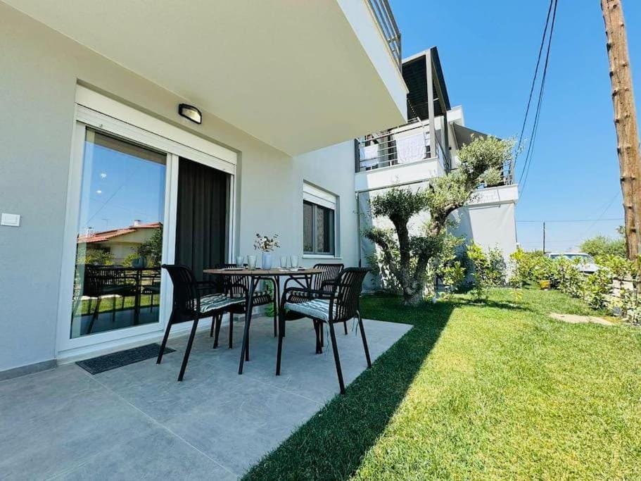 Property building, Garden, Garden view