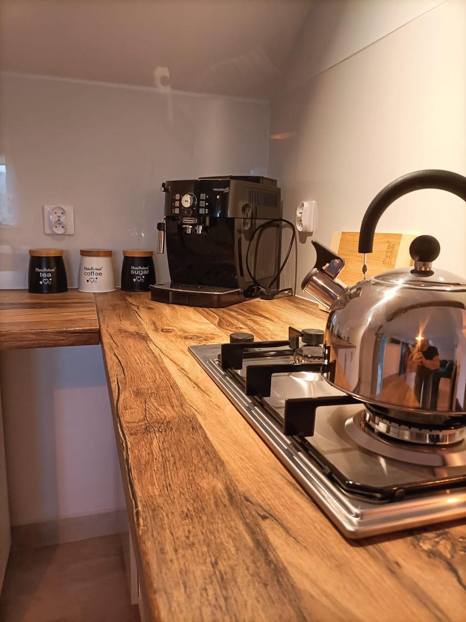 Coffee/tea facilities, Kitchen or kitchenette, pet friendly, stove