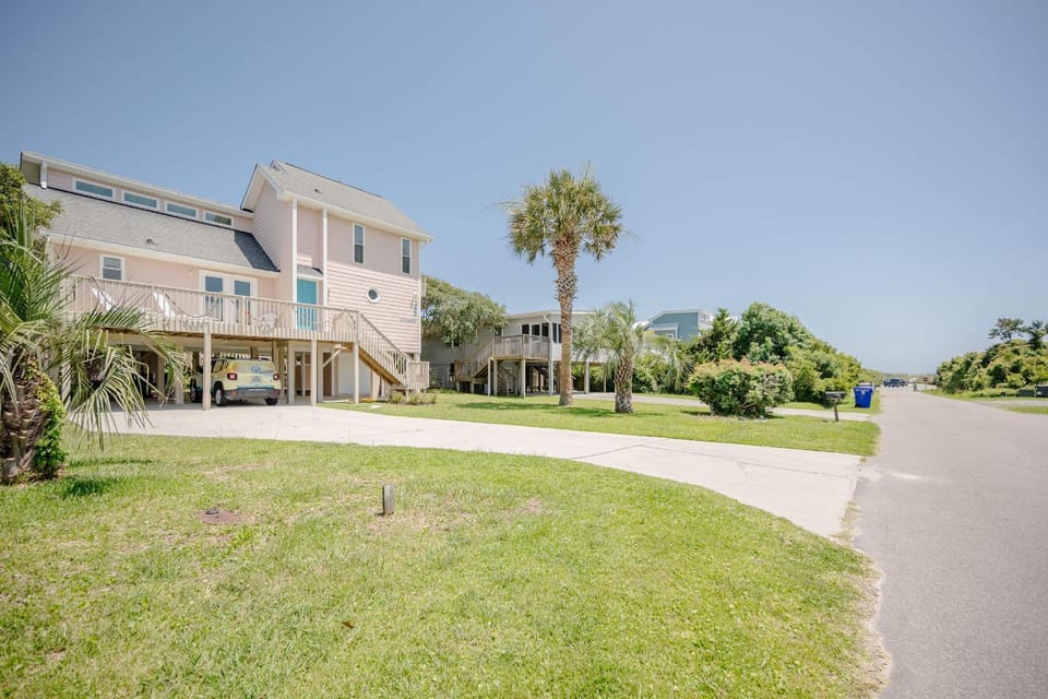 Sunkissed by Oak Island Accommodations House in Oak Island