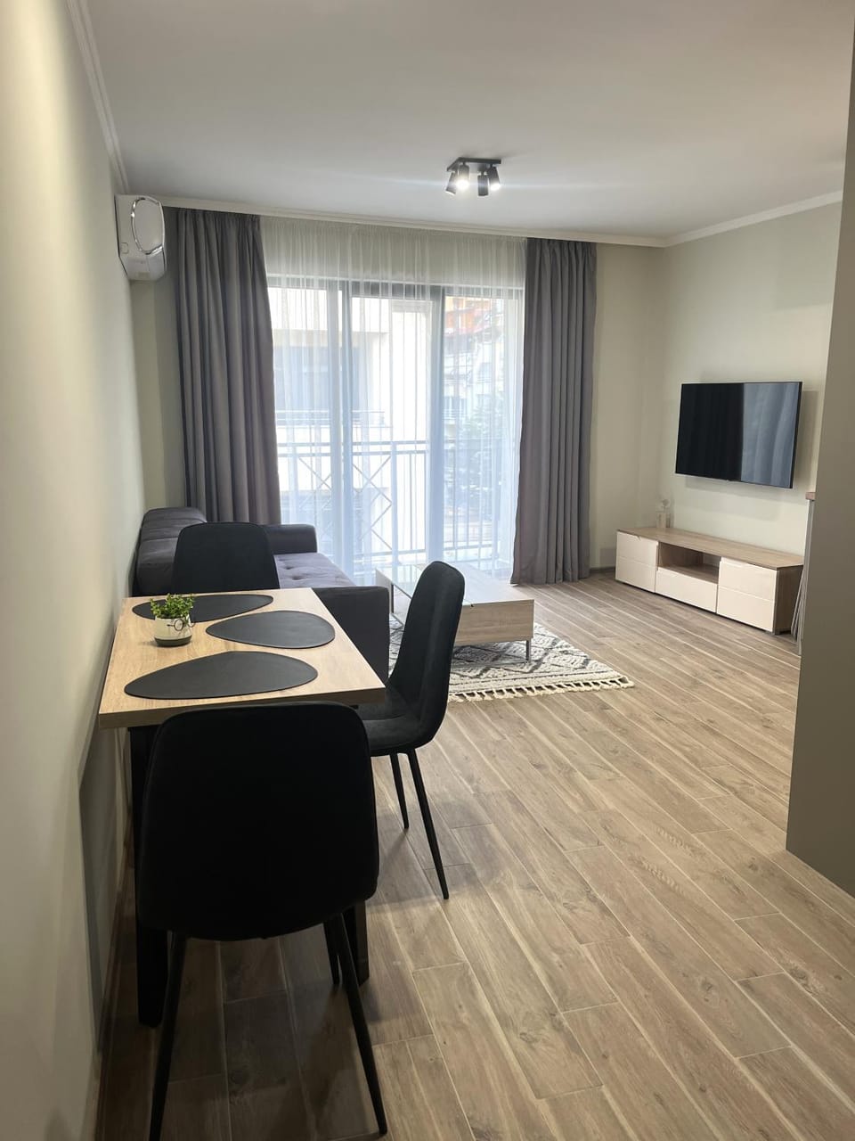 Communal lounge/ TV room, TV and multimedia, Living room, Seating area