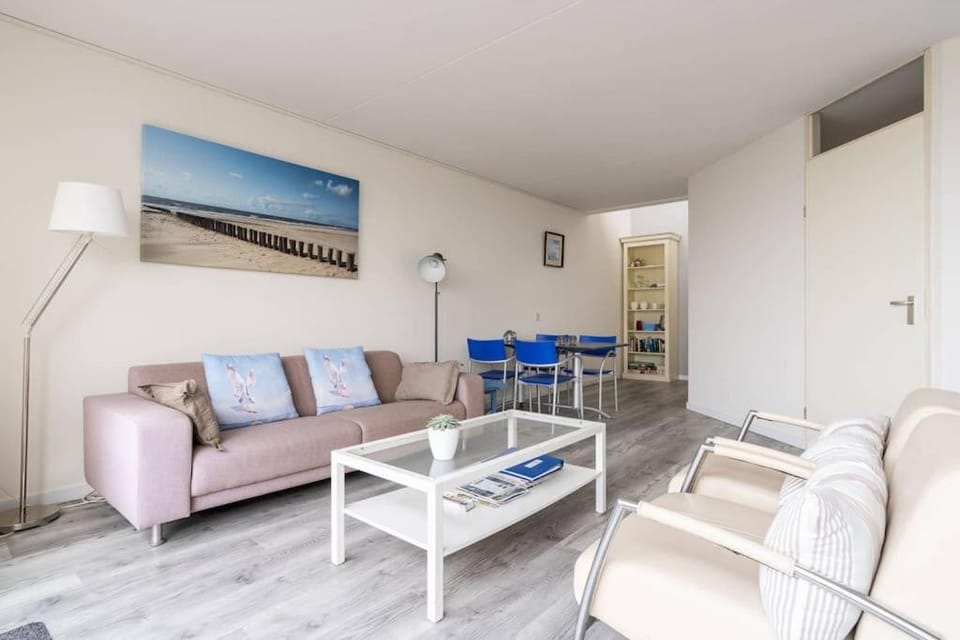 Toplocatie! Strand 300 meter en prachtig uitzicht op de duinen, no additional costs Apartment in Nes
