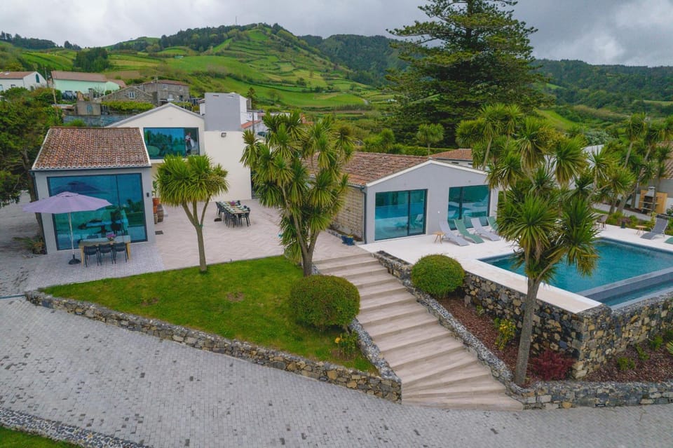 Property building, Natural landscape, Bird's eye view, Pool view, Swimming pool, sunbed